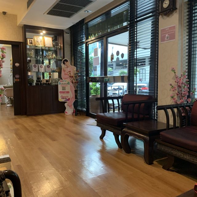 Laks Thai Massage ร้านสปาใจกลางกรุง