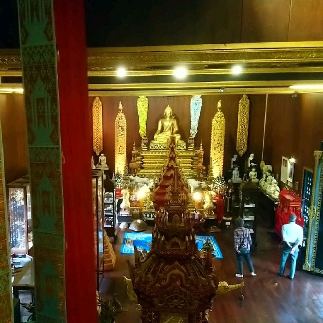 ชมพระพุทธรูป @พิพิธภัณฑ์โฮงหลวงแสงแก้ว