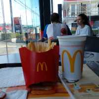 แมคโดนัล ที่กินได้ 24 ชม.ถนนบายพาส