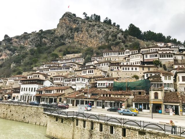 巴爾幹半島-阿爾巴尼亞「Berat」千窗之城
