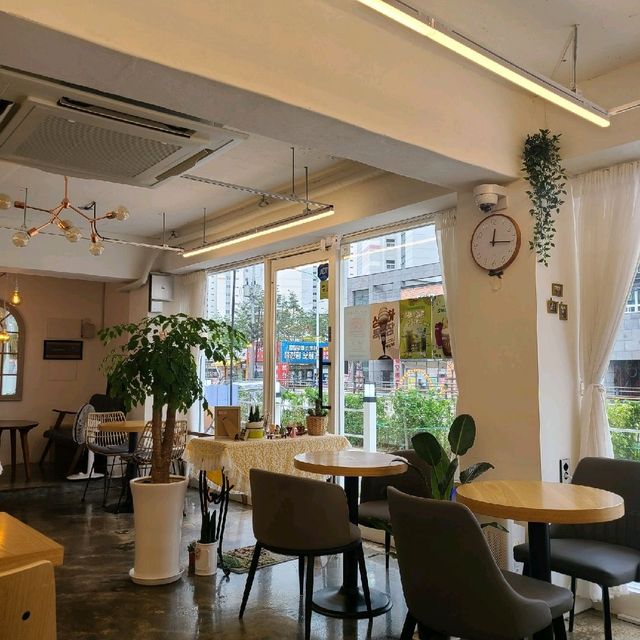 [Voyage24.] 자꾸만 가게 되는 우리동네 예쁜 숭의동커피☕