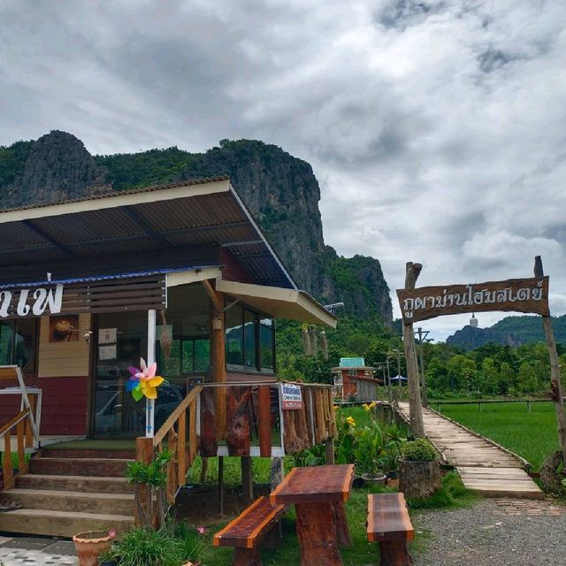 ภูผาม่านโฮมสเตย์ ที่พักกลางทุ่งนา วิวหลักล้าน