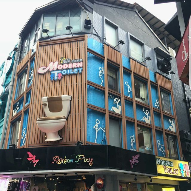 Toilet-Themed Cafe in Taipei