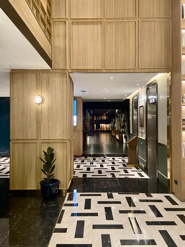 Graph Hotel