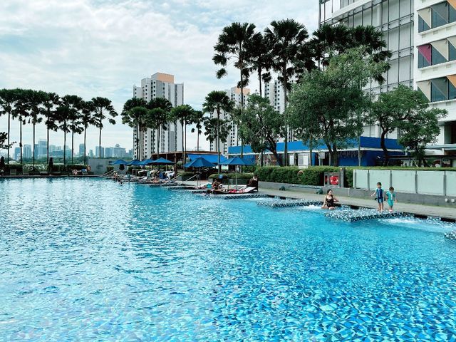 Olympic-size infinity pool at One Farrer