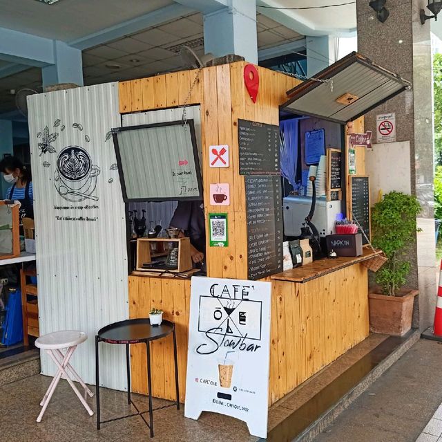 Slow bar ร้านขายเครื่องดื่มเล็กๆแต่เข้มข้นมาก