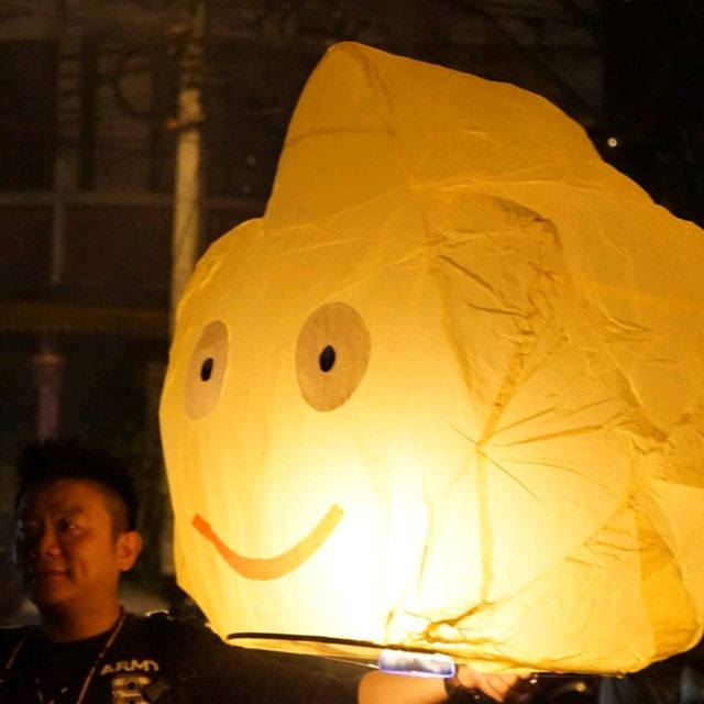 清邁天燈節 天燈許願，機場停飛