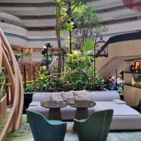 Calm & Artistic Lobby at PARKROYAL Marina Bay