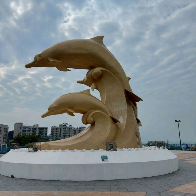 屯門黃金海岸海豚廣場