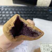 人氣麻糬，肉鬆和紫薯味都不錯 