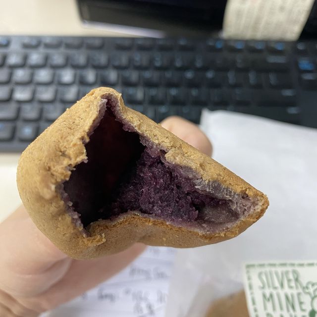 人氣麻糬，肉鬆和紫薯味都不錯 