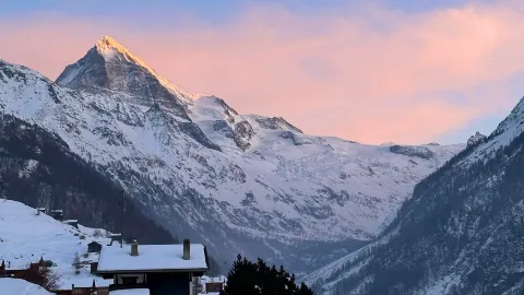 瑞士以雪迎接 2023 年的到來。 — traveler post in 錫永