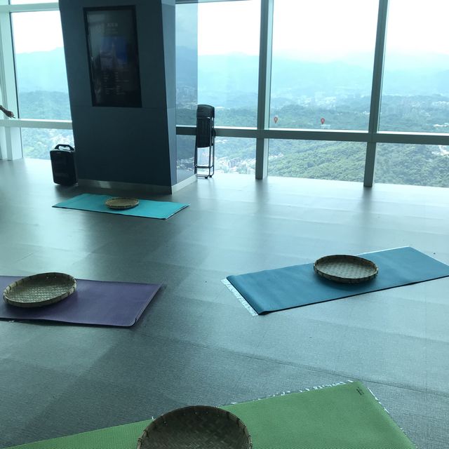 從高處遠眺台北迷你房屋，尋找藏身台北的秘密-101眺望台