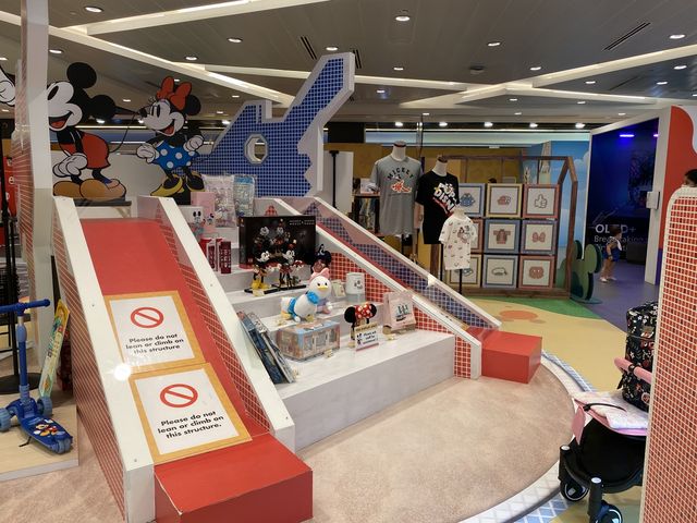 Disney Store In Singapore 😍