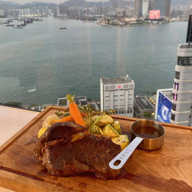 飽覽維港景色 房內嘆熱辣辣晚餐