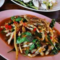 ร้าน​ ริมเขื่อนมินิ​ 