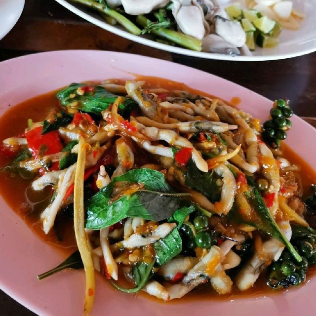 ร้าน​ ริมเขื่อนมินิ​ 