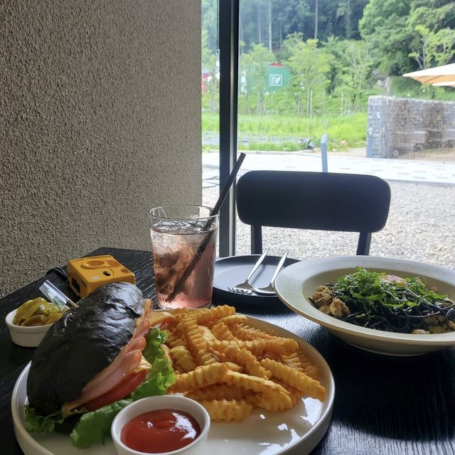 자연과의 어울림이 멋진 카페 묵리 🌿
