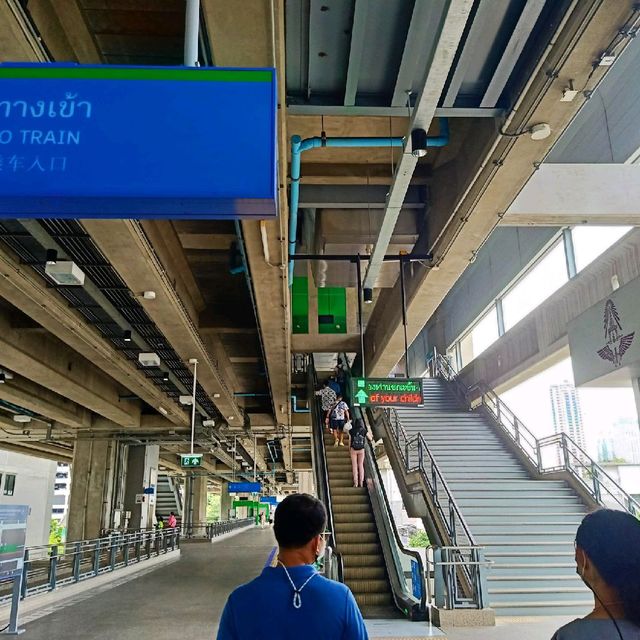 เดินเที่ยวสะดวก ด้วยรถไฟฟ้าแอร์พอร์ต เรล ลิงค์