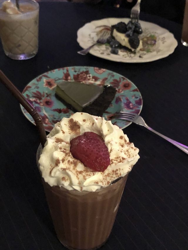 태국 분위기 좋은 디저트 카페 ‘a pink rabbit cake shop' ☕️🍰🧁