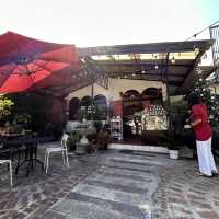 Mee boon eatery ในหมู่บ้าน