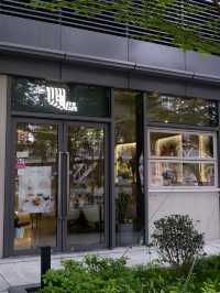 沐浴於樹林與陽光的小黃鴨cafe