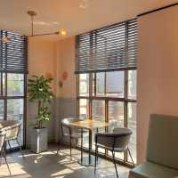 연남동 따뜻한 분위기의 카공하기 좋은 조용한 카페 <cafe 105>