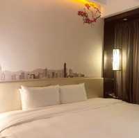 高性價比住Hilton💰，張床係成間房咁大