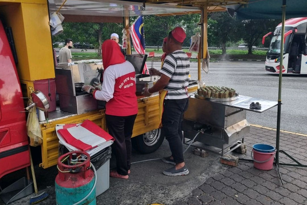 The Many Food Stops In Malaysia Highway | Trip.com Malaysia