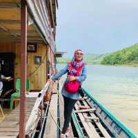 ล่องเรือ ทะเลสาบฮาลาบาลา ชมความงามผืนป่าอันสมบูรณ์