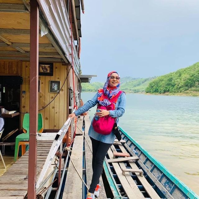 ล่องเรือ ทะเลสาบฮาลาบาลา ชมความงามผืนป่าอันสมบูรณ์