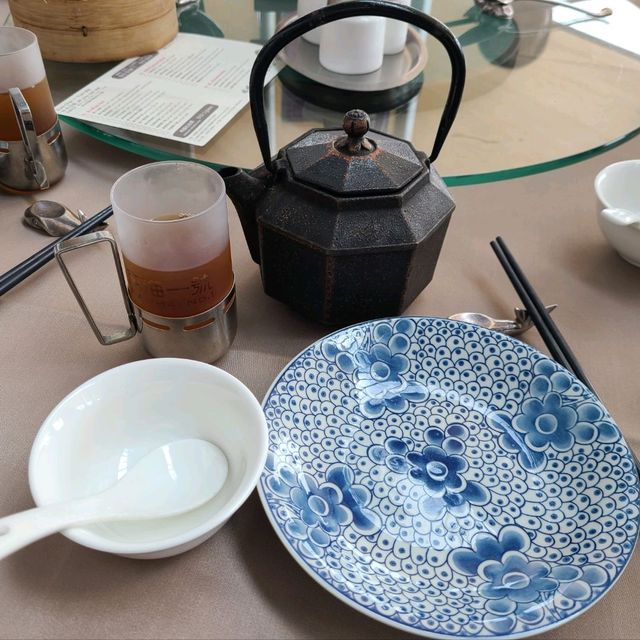有靚海景及酒吧的中菜廳