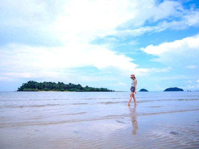 หาดสวย น้ำใส@หาดไก่แบ้ เกาะช้าง