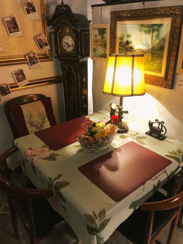 Restaurant or scene from movie? 