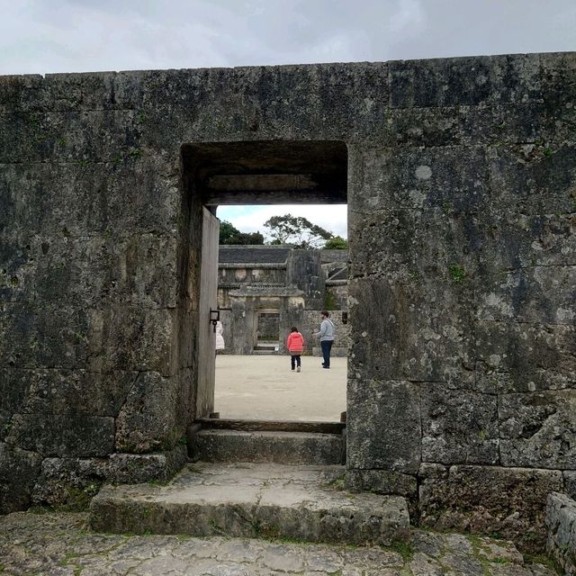 沖縄観光 玉陵（たまうどぅん）