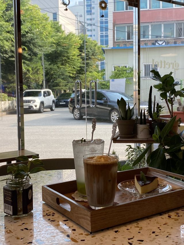 조용한 분위기에 혼자 차 마시러 가기 좋은 카페, 용인 그레텔