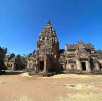 หลังนารายณ์บรรทมสินธุ์ของปราสาทพนมรุ้ง


