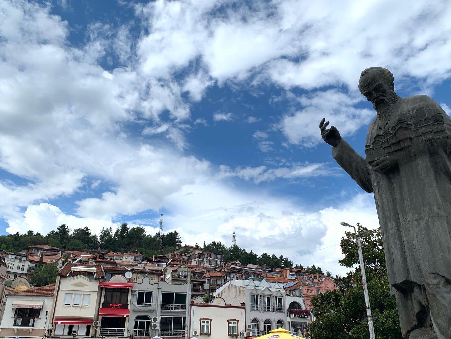 Điểm tham quan Macedonia - Quảng trường Phố cổ Ohrid

Đây là thị trấn đông đúc nhất ở Macedonia.
Thị trấn này đã được UNESCO công nhận là Di sản thế giới
Có 365 nhà thờ ở đây và nơi đây còn được gọi là Jerusalem của vùng Balkan.

Điểm tham quan Macedonia - Quảng trường Phố cổ Ohrid

 Đây là một trong những thị trấn đông đúc nhất ở Macedonia.
 Thị trấn này đã được UNESCO công nhận là Di sản thế giới
 Có 365 nhà thờ ở đây cũng có chi nhánh Jerusalem của Balkan
