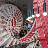 i'm inlove with this Spiral bookstore🥰