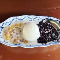 ต้องแวะ “ของหวานป้านิ่ม” ขนมไทยเจ้าดังเมืองน่าน 