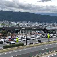 目の前が諏訪湖のSA