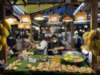กิน เที่ยว ชอปปิ้ง ที่ตลาดย้อนยุคใจกลางห้างดัง