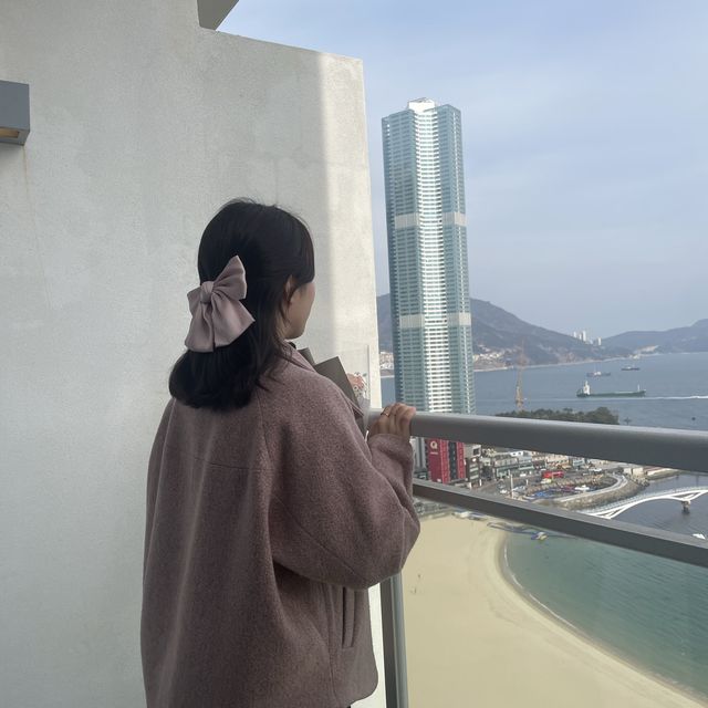 침대에 누워서 송도바다를 볼 수 있는 부산호캉스추천