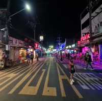 สีสันยามค่ำคืนของป่าตอง