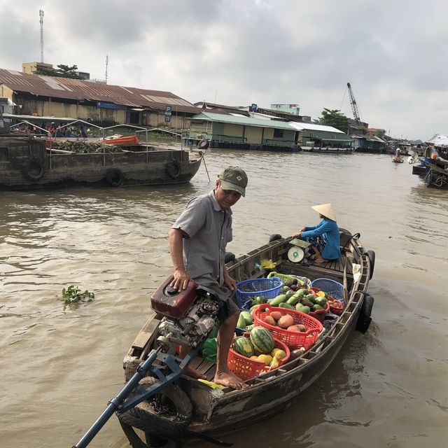 Lively floating market and try local produce