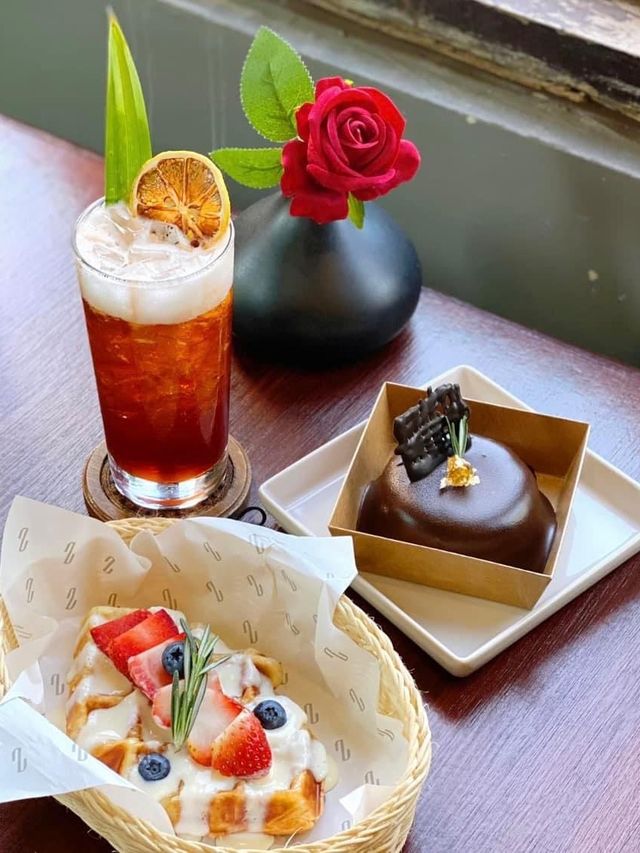 Nives - นิฟส์ Cafe and Bar