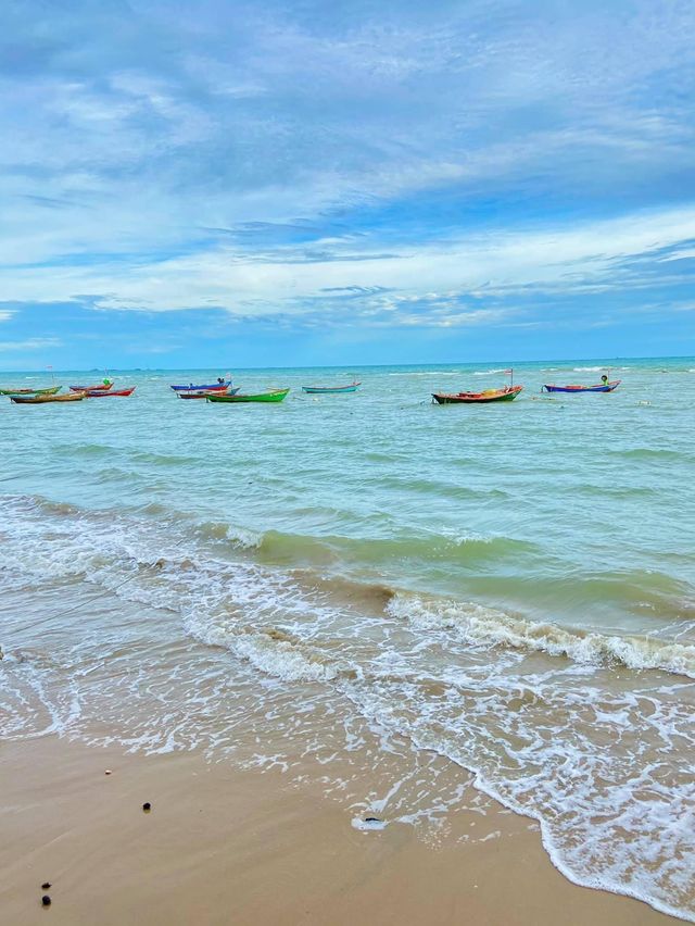 นั่งชิวริมหาดพลา 🌊