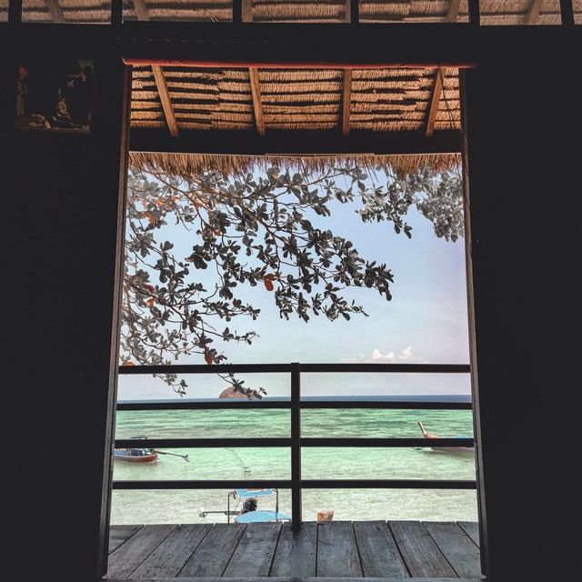 ที่พักติดทะเลบนเกาะหลีเป๊ะราคาถูก