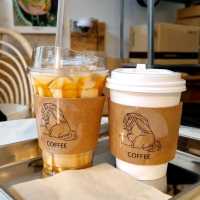다락방에 머물며 즐기는 커피 한잔☕