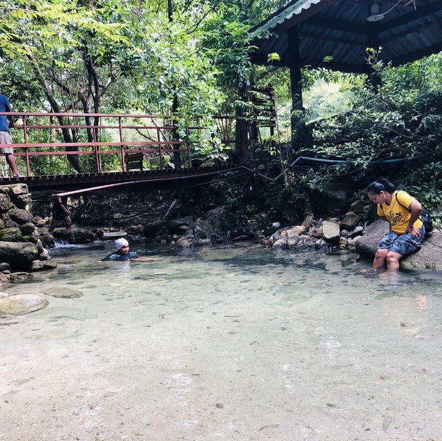 บ่อน้ำร้อนสวนสาธารณะรักษะวาริน ระนอง